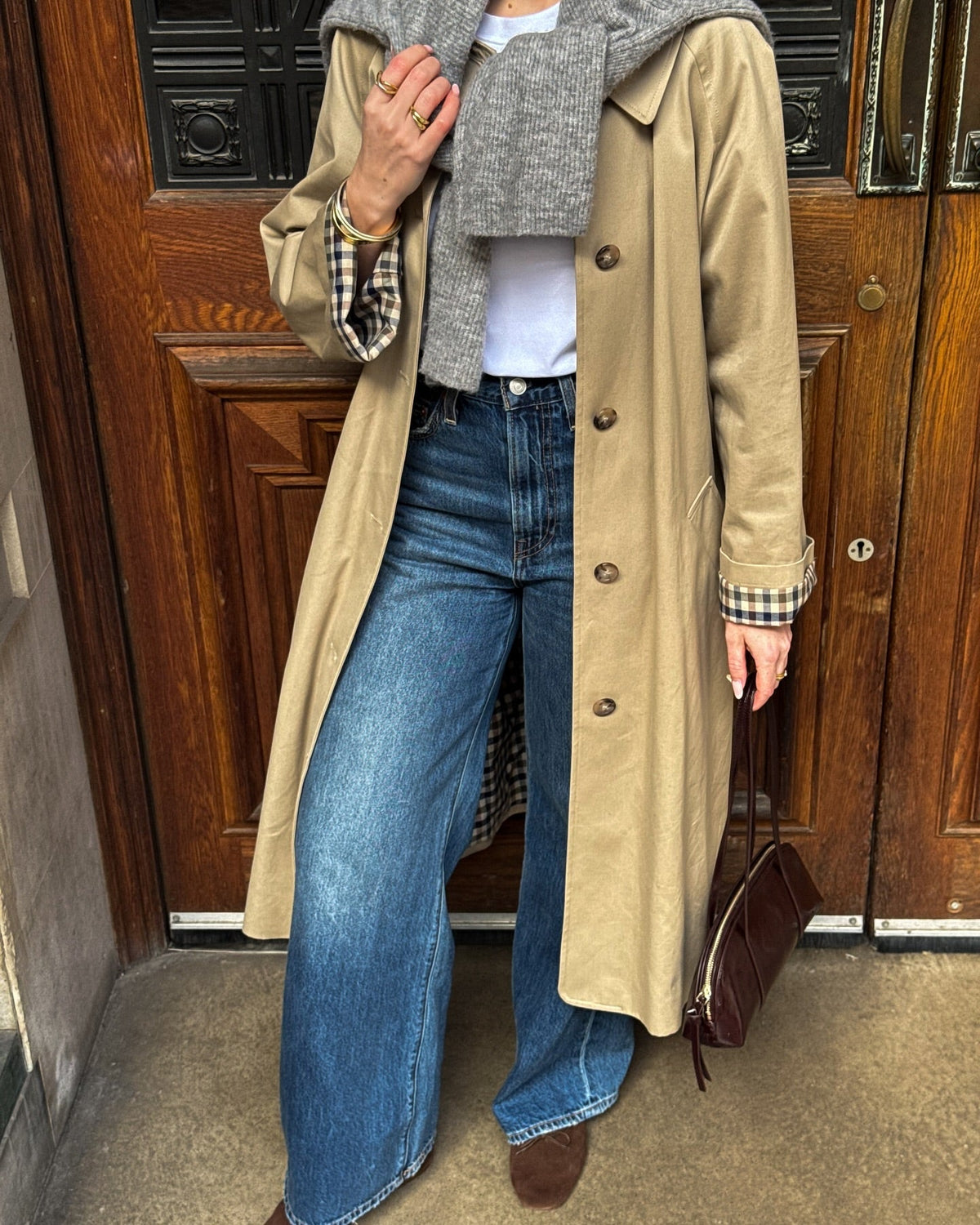 Ingrid Check-Collar Trench Coat in beige – styled look