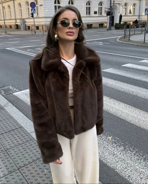 Abby korte jas met imitatiebontkraag