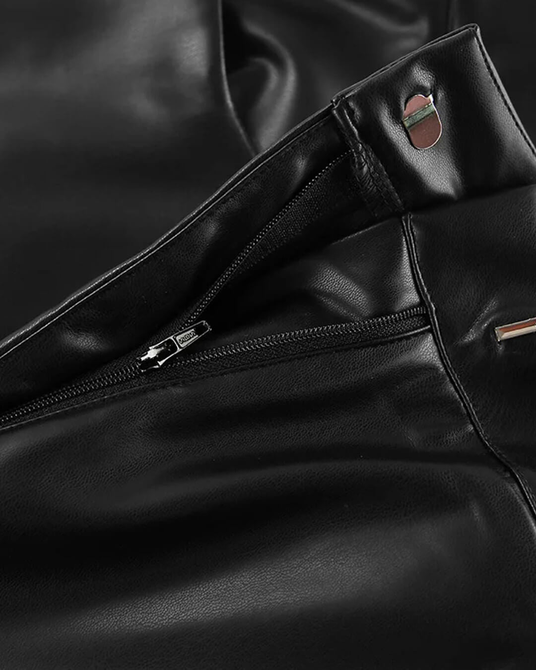 Ada leren broek met wijde pijpen