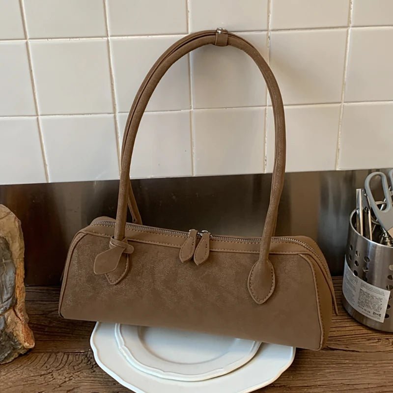 Adora baguettetas van suède