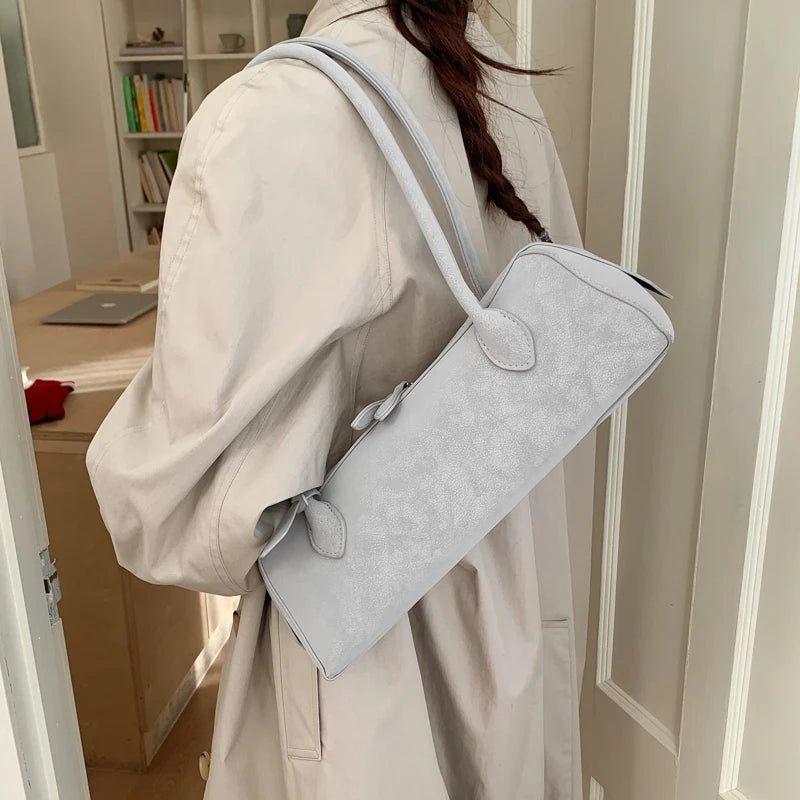 Adora baguettetas van suède