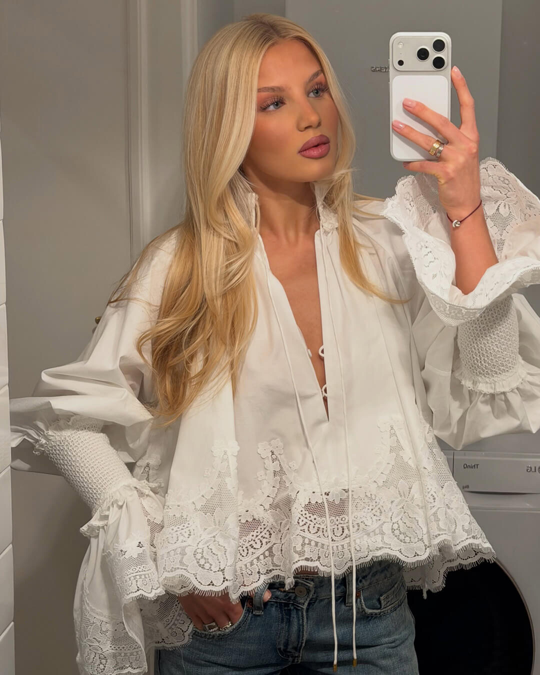 Annie blouse met borduursels en kanten rand