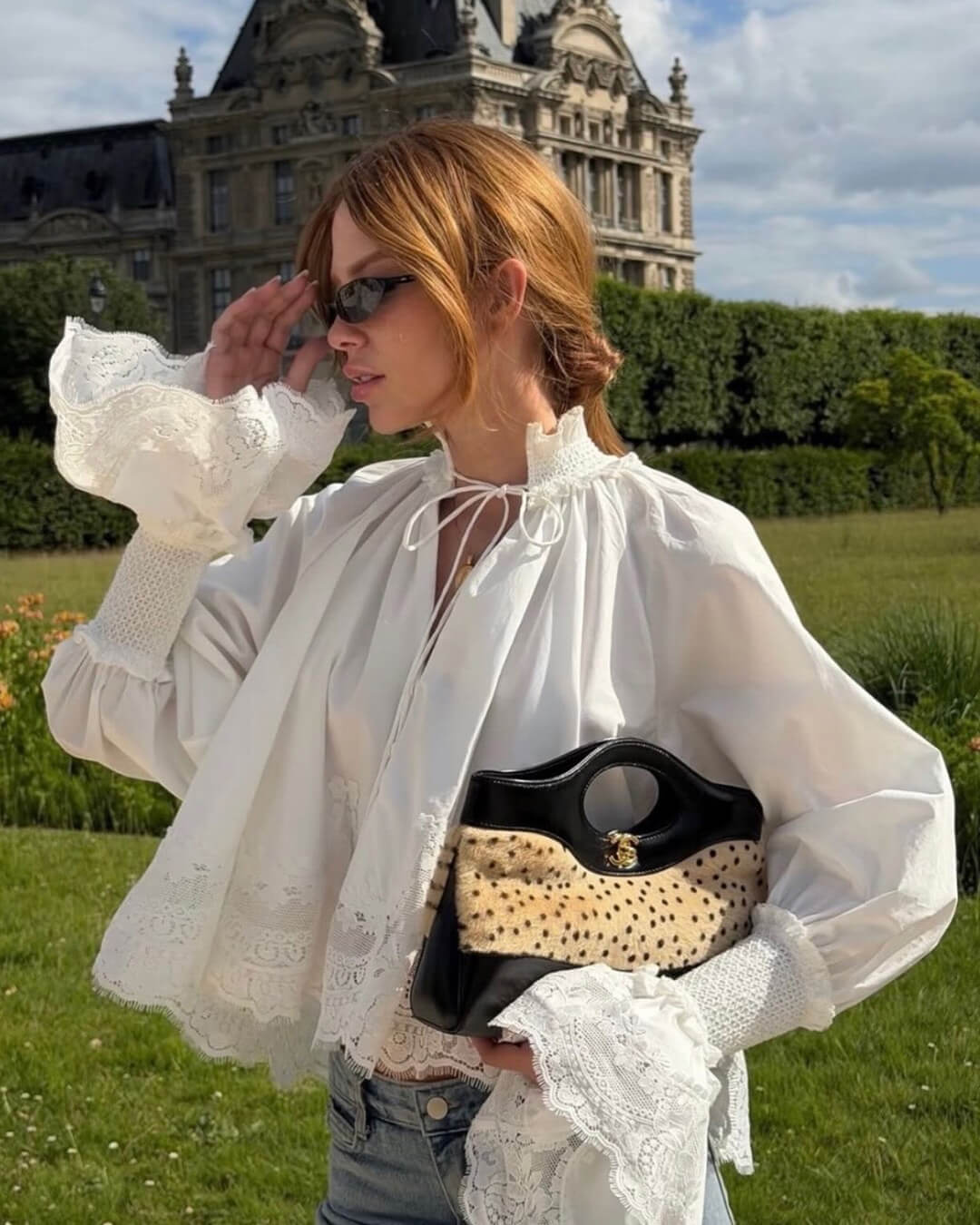 Annie blouse met borduursels en kanten rand