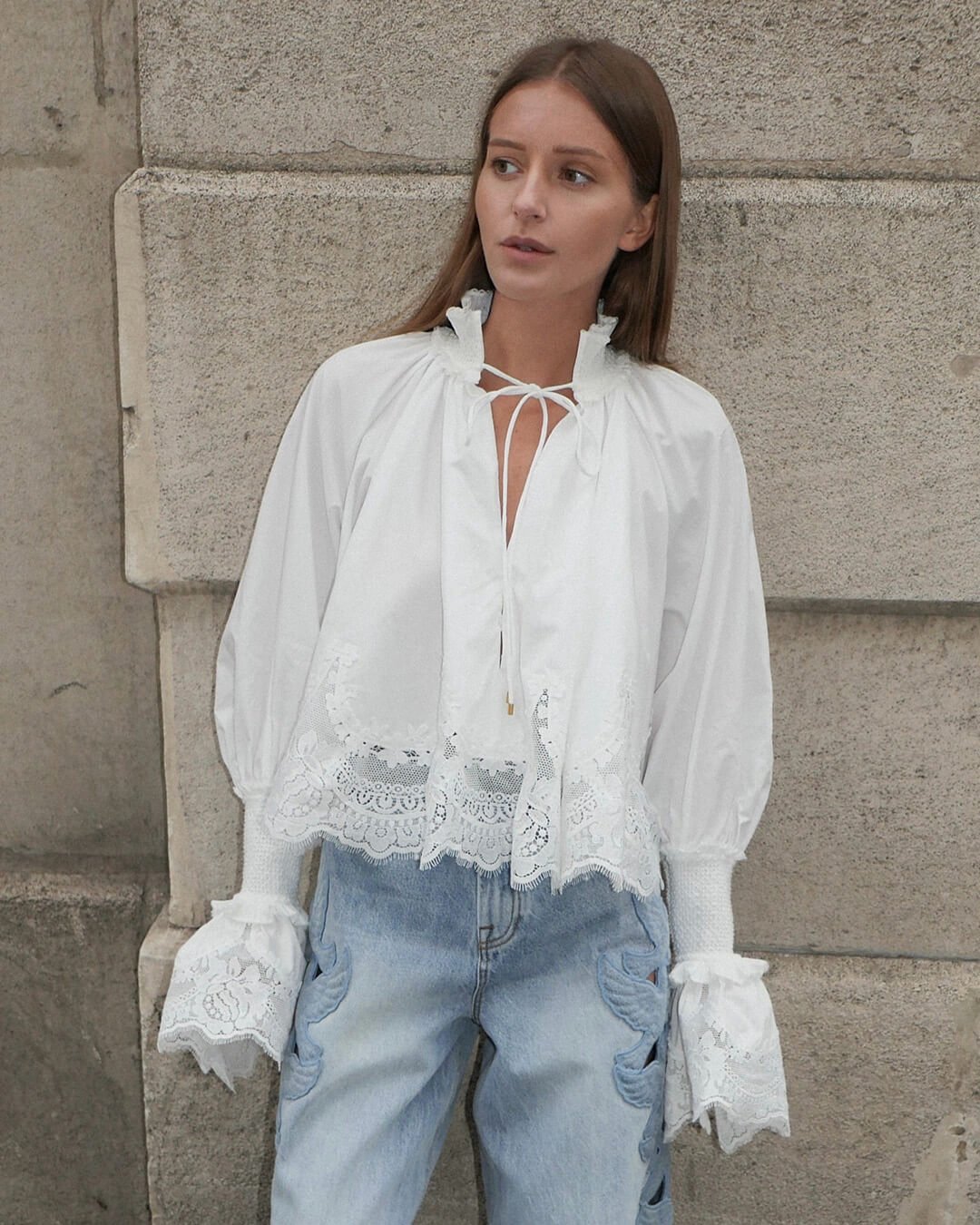 Annie blouse met borduursels en kanten rand