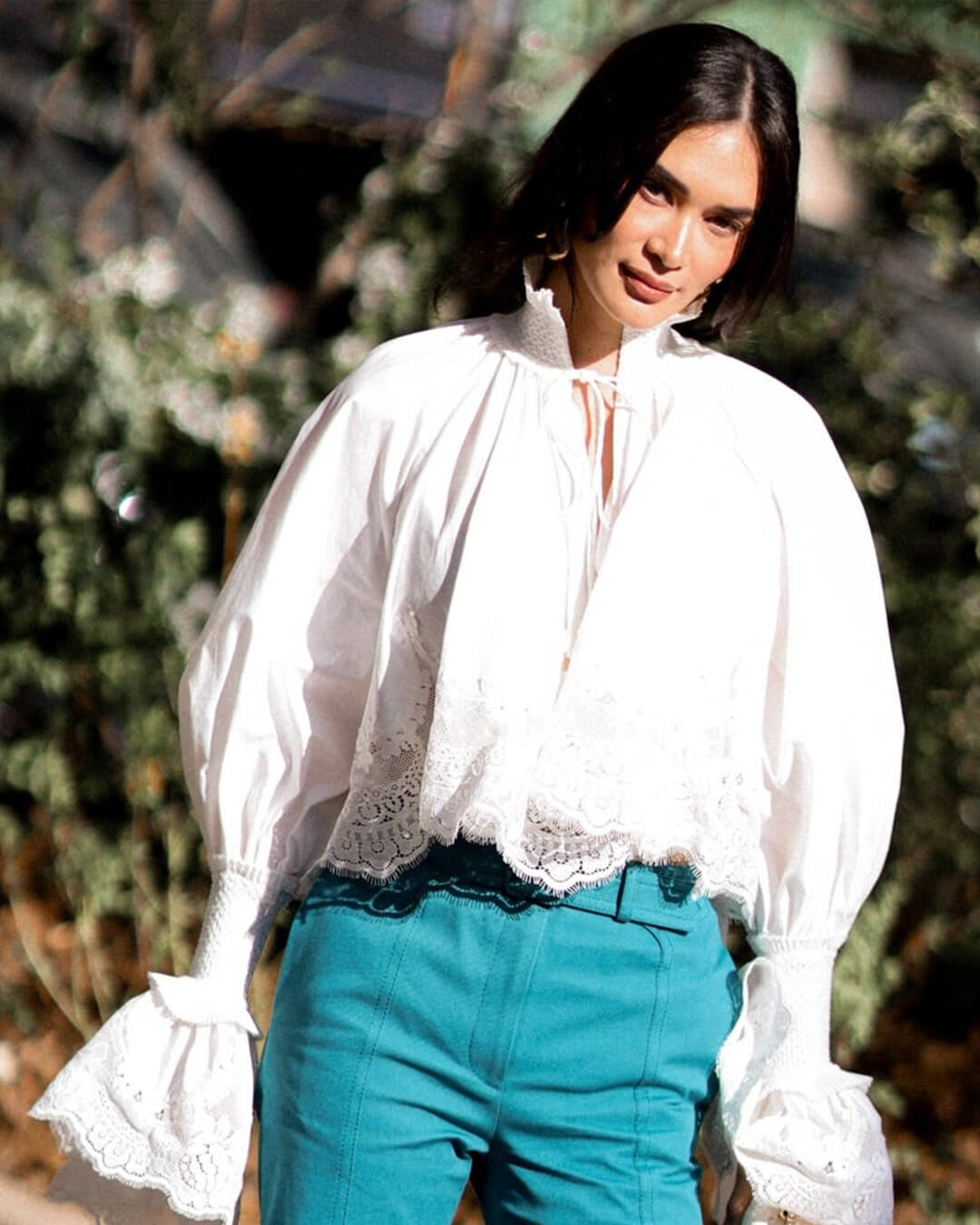 Annie blouse met borduursels en kanten rand