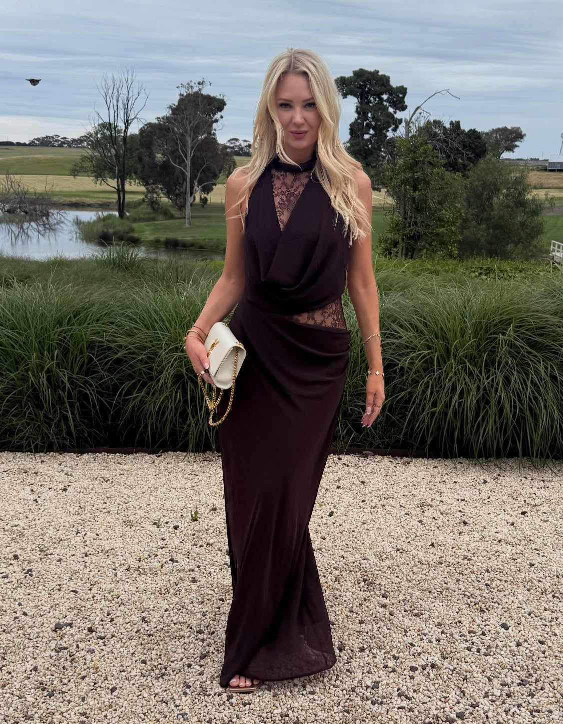 Ariadne maxi-jurk met halternek, kanten patchwork en maxi-lengte