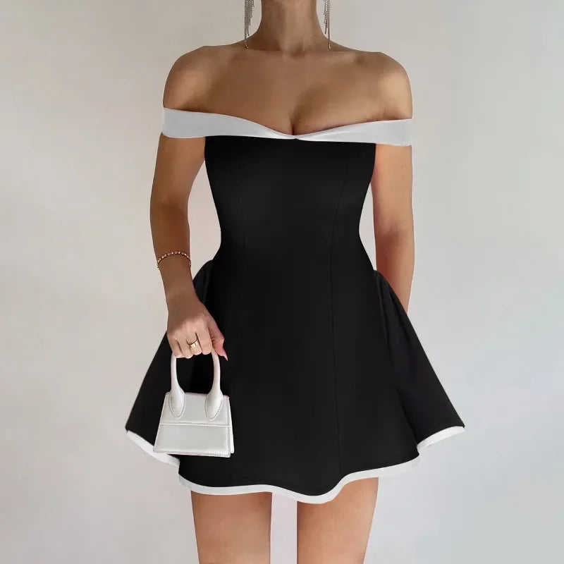 Mouwloze mini-jurk met open rug