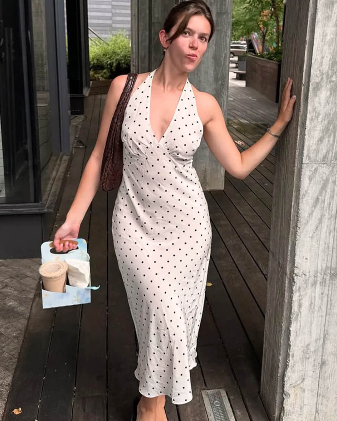 Bianca haltermaxijurk met stippen