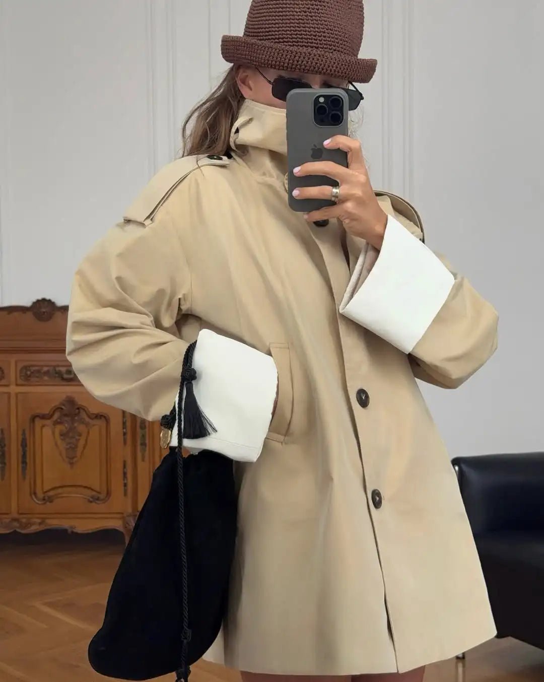 Brenda trenchjasje met contrasterende manchetten