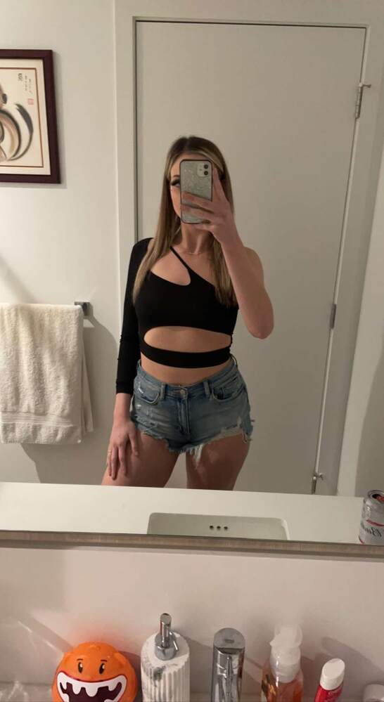 Celeste asymmetrische crop-top met uitsparingen