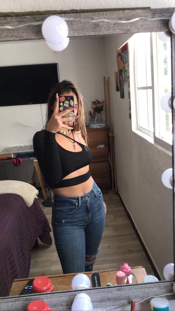 Celeste asymmetrische crop-top met uitsparingen
