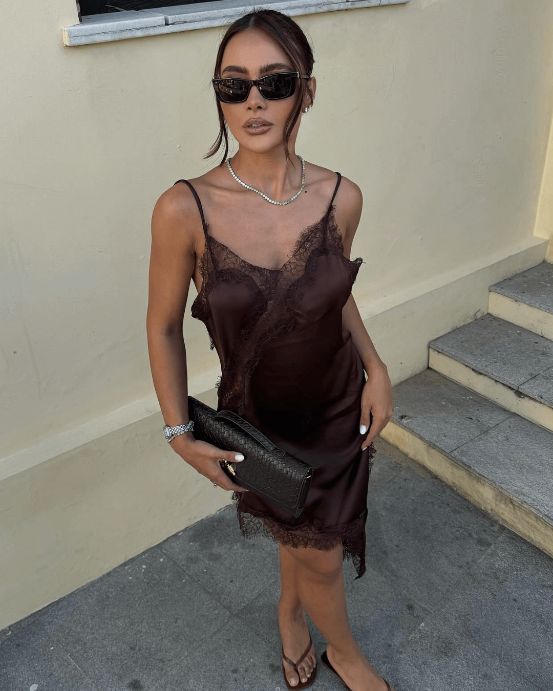 Asymmetrische midi-jurk Chiara van satijn met kant