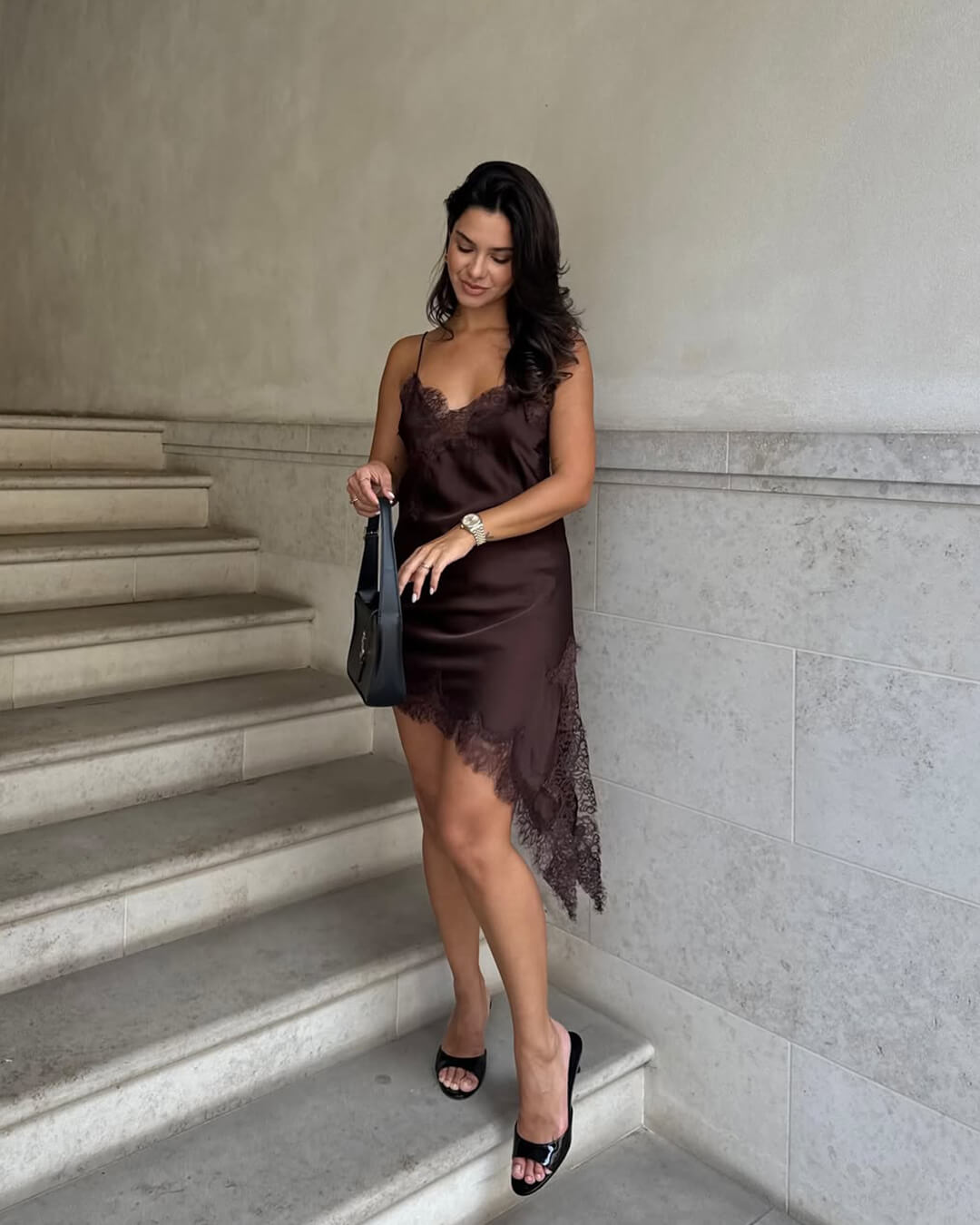 Asymmetrische midi-jurk Chiara van satijn met kant