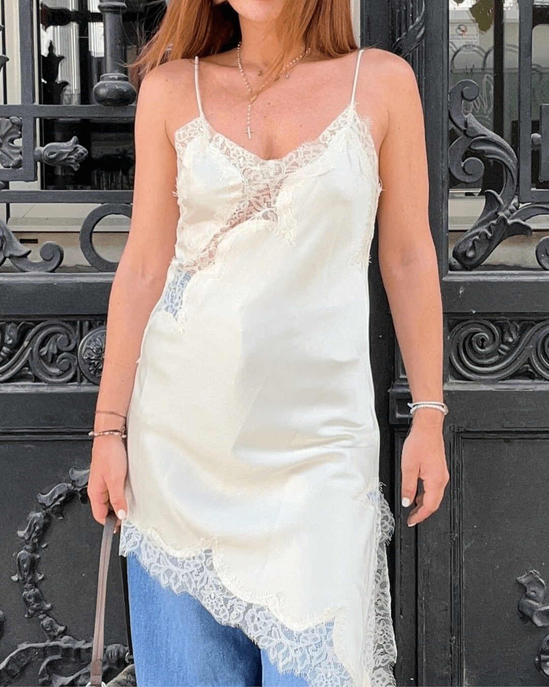 Asymmetrische midi-jurk Chiara van satijn met kant