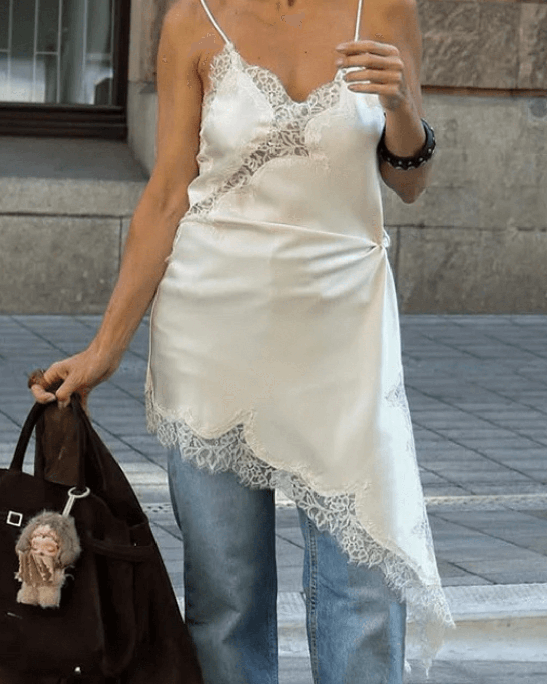 Asymmetrische midi-jurk Chiara van satijn met kant
