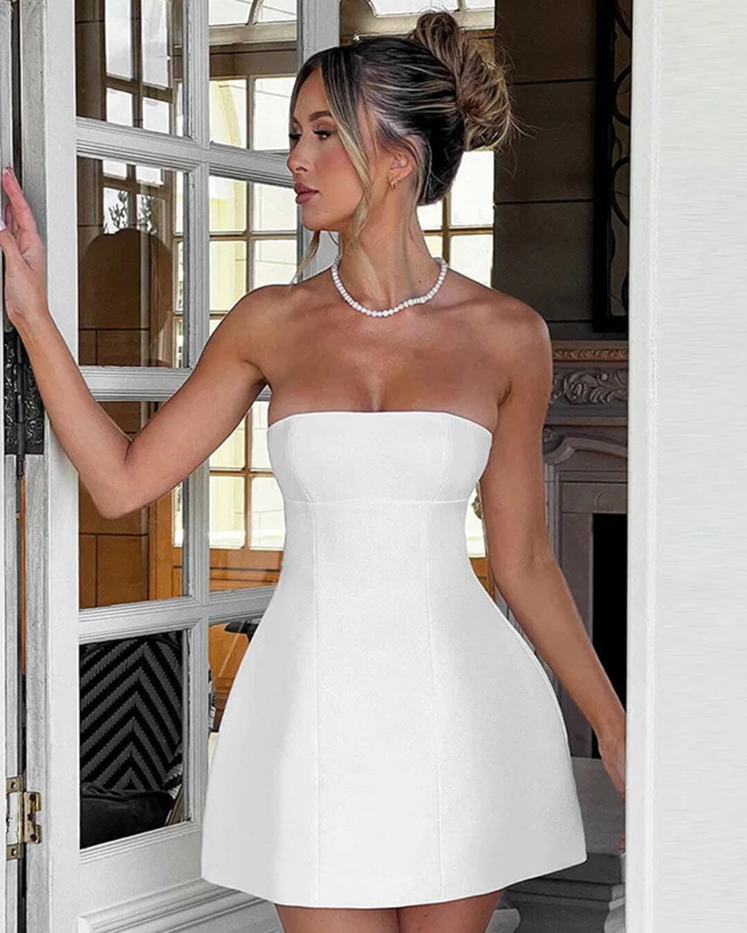 Colby strapless minijurk met ingesnoerde taille