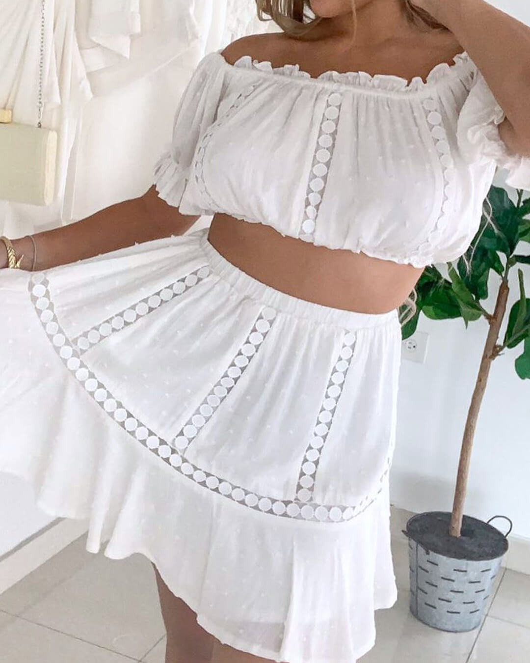 Connie-set met crop top en rok met Swiss dot-volants