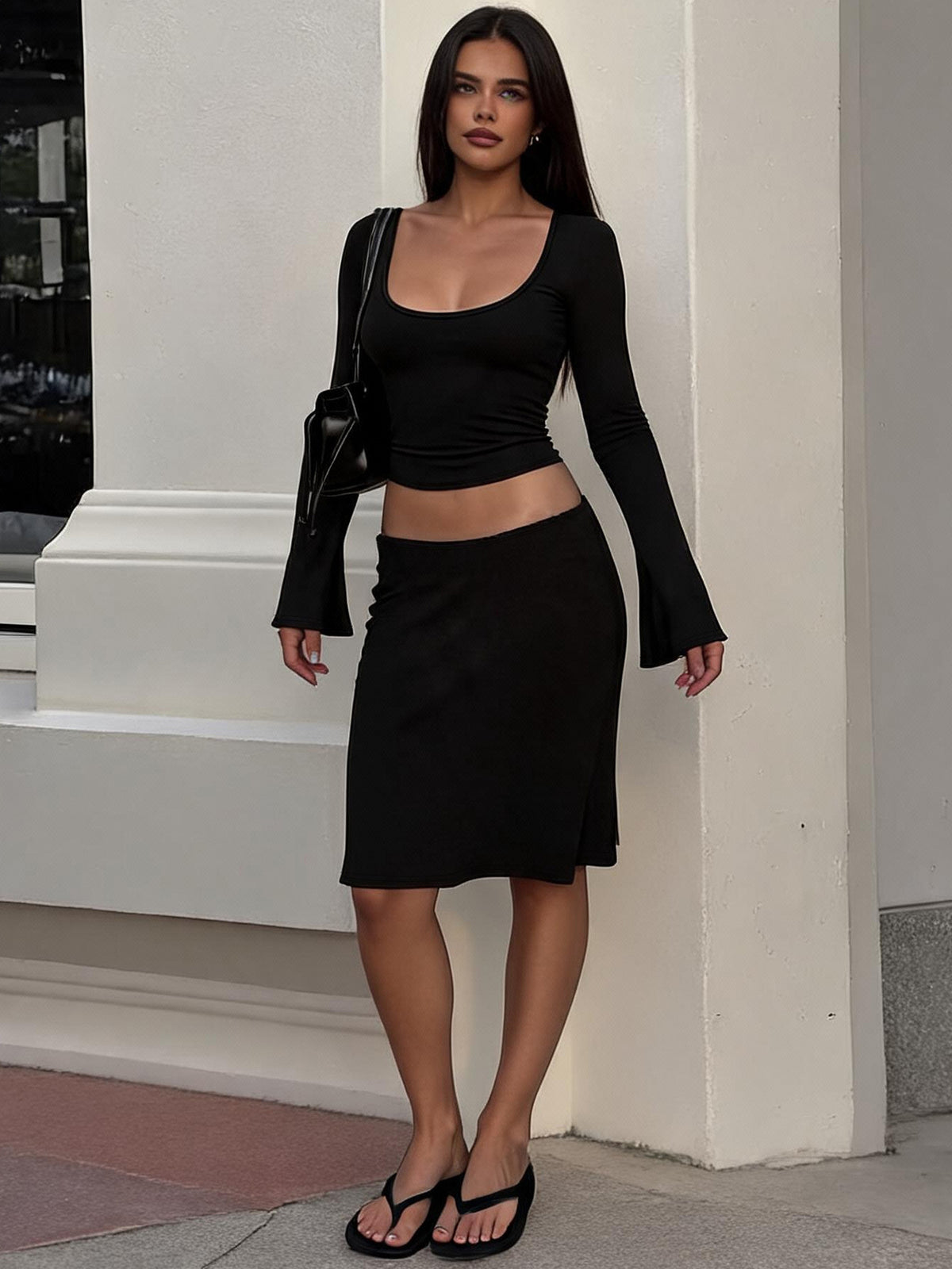 Kaia set van top met diepe ronde hals en rok