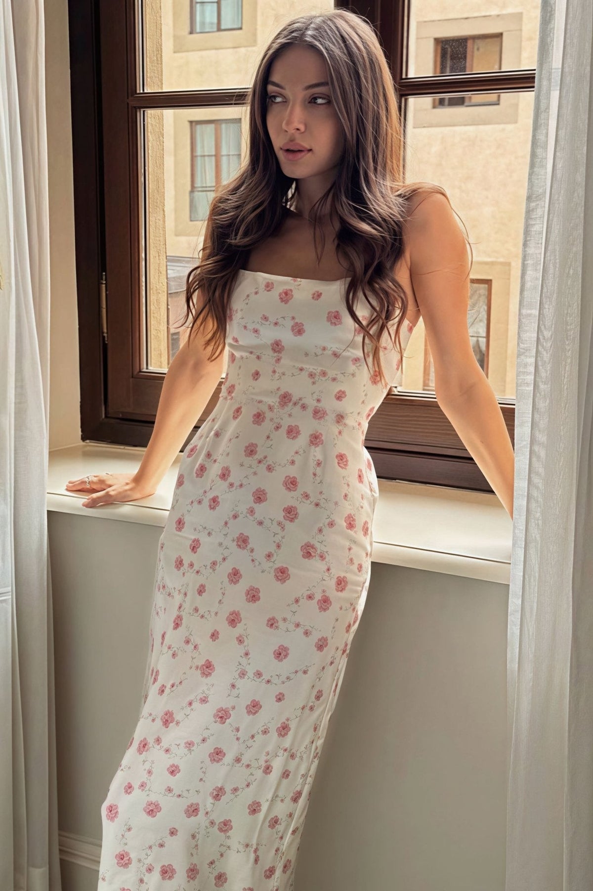 Darlene nauwsluitende midi-jurk met bloemenprint