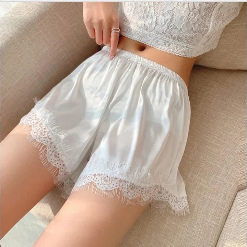 Elaine satijnen minishorts met kanten rand