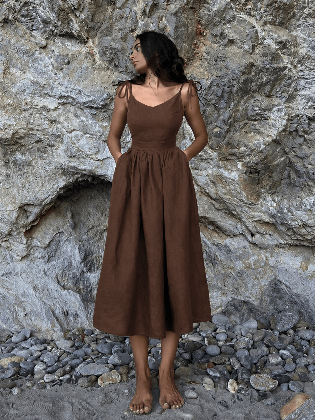 Elisabeta midi-jurk met blote rug en strikbandjes