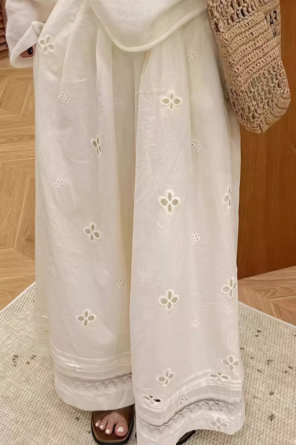 Ella kanten broek met wijde pijpen en uitsparingen