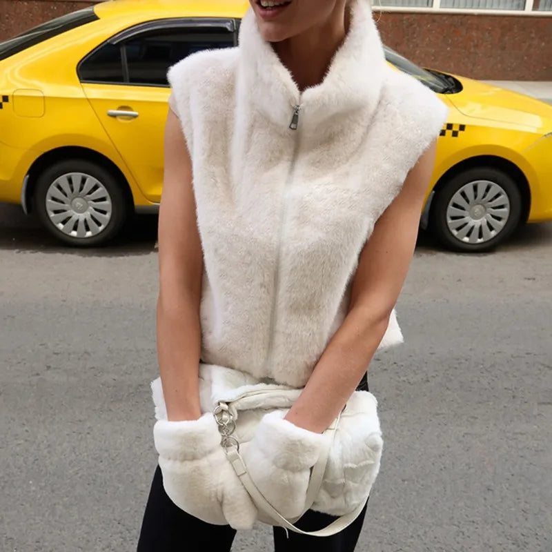 Suvi gilet van pluche met hoge hals