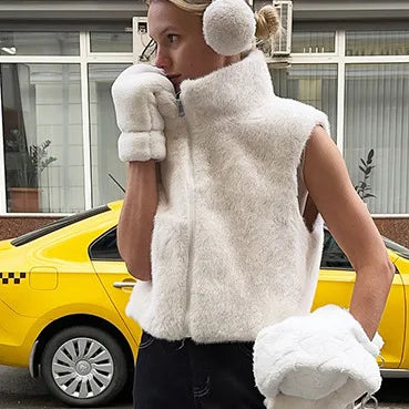 Suvi gilet van pluche met hoge hals