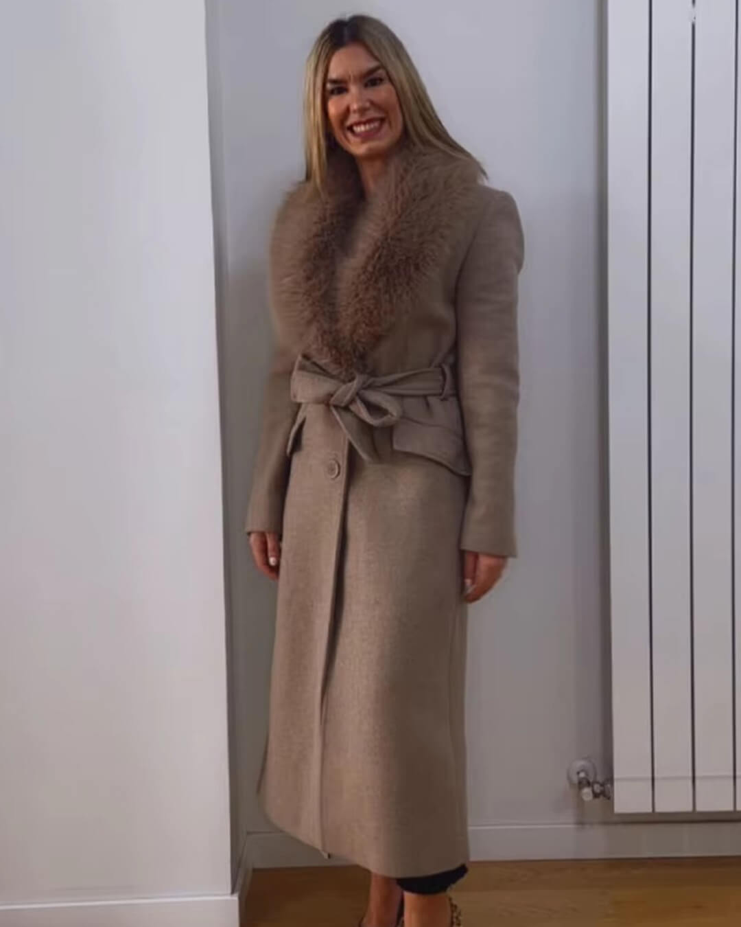 Flora maxi-jas met kraag van imitatiebont