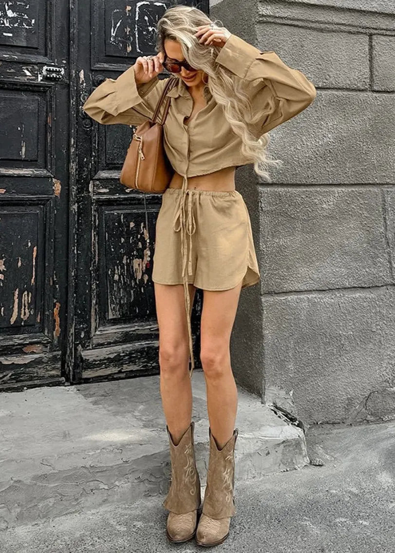 Gabrielle set met cropped shirt en short met trekkoord