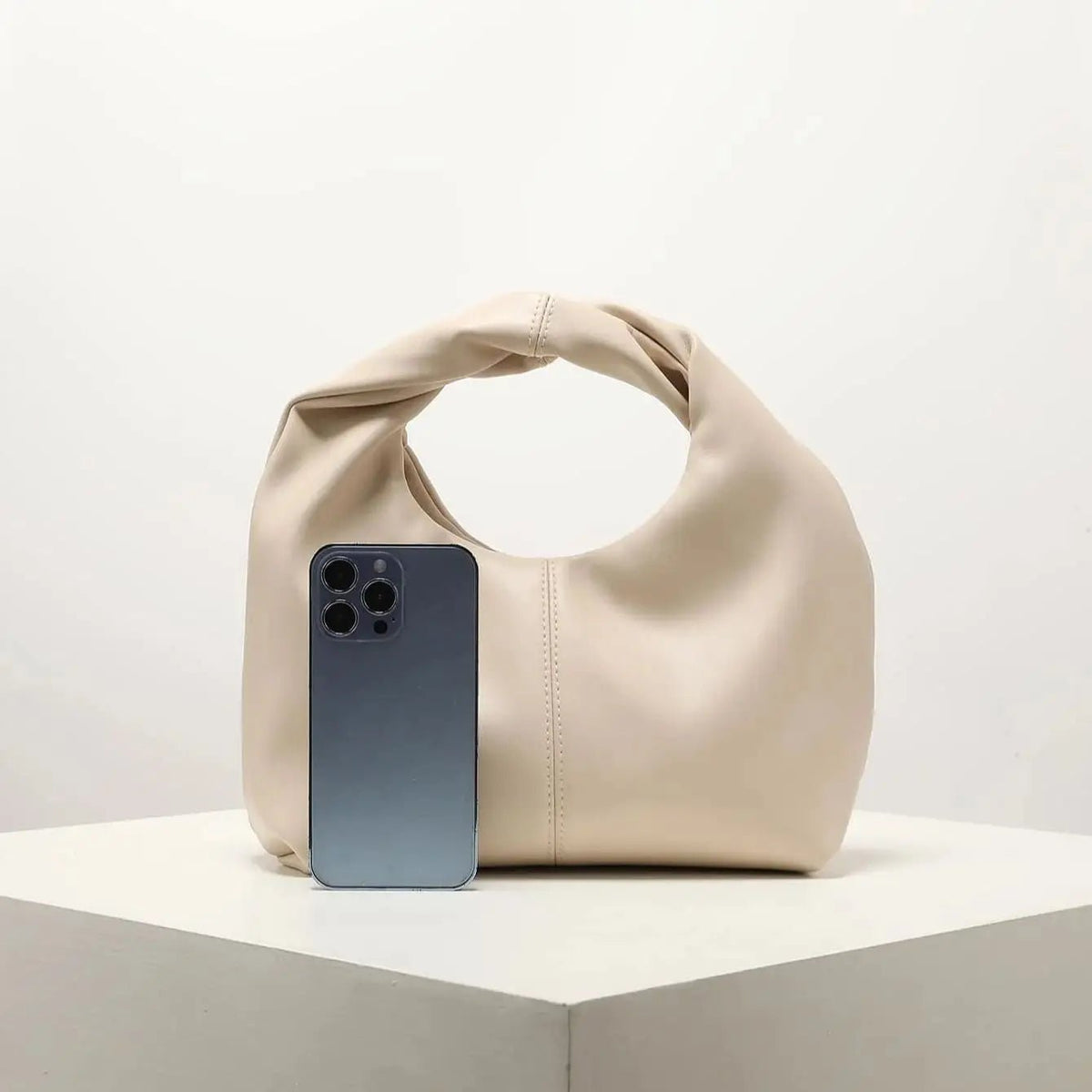 Gelyn leren clutch
