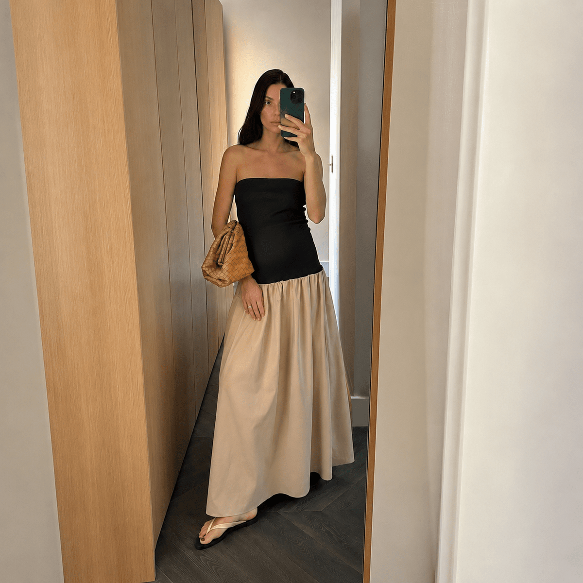 Hannah maxi-jurk met contrasterende details Honor
