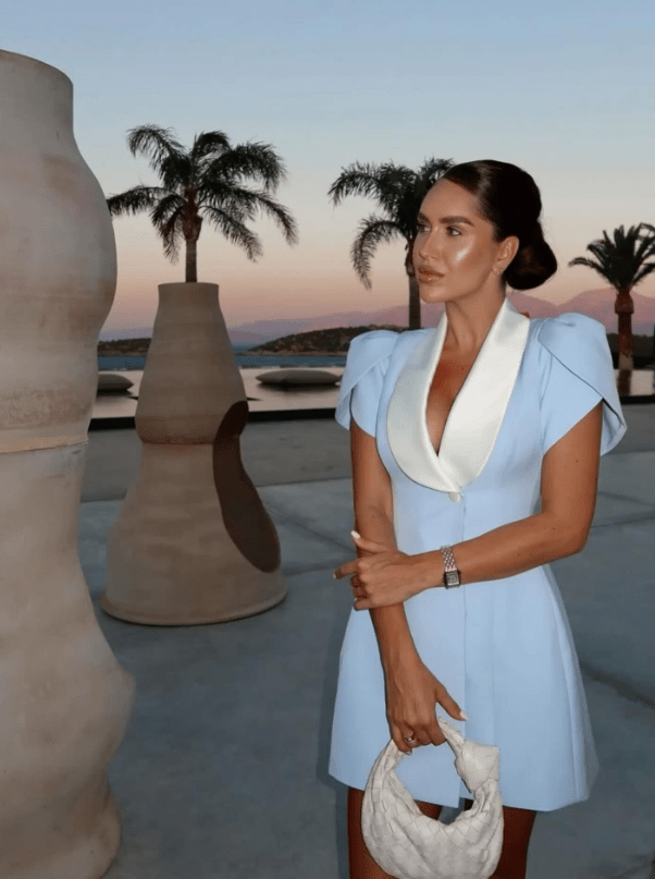 Hypatia mini-jurk met sjaalkraag