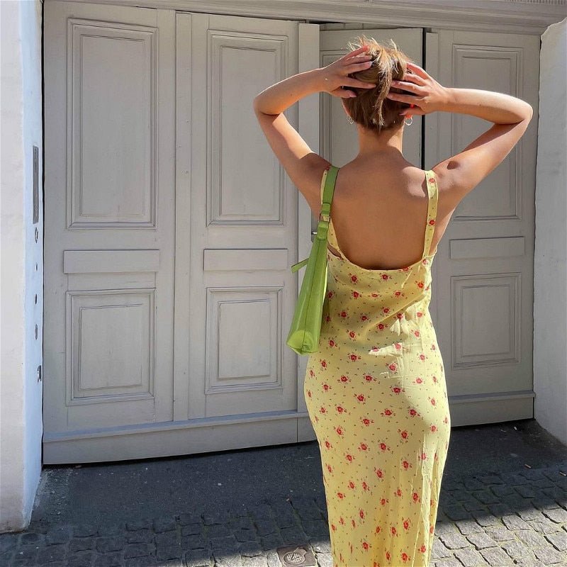 Iris-uitlopende jurk met ruches en bloemen