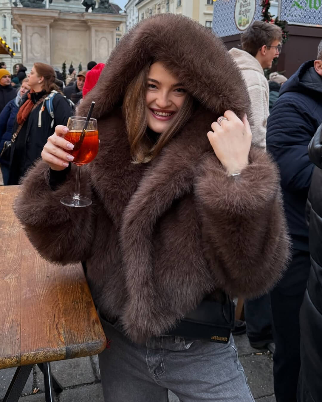 Ivy korte jas van imitatiebont met capuchon