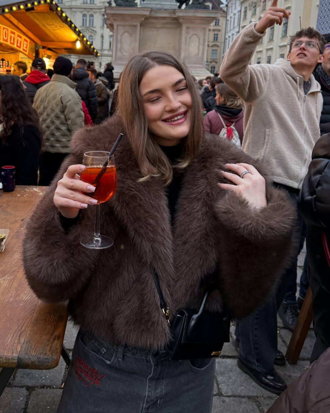Ivy korte jas van imitatiebont met capuchon