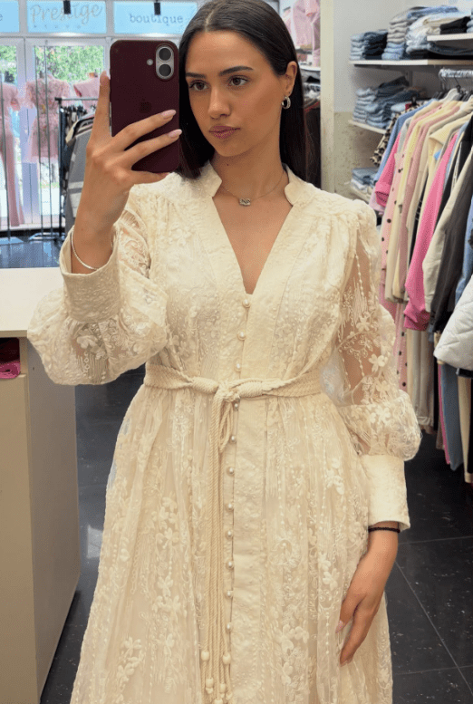 Jenina geborduurde midi-jurk met parels
