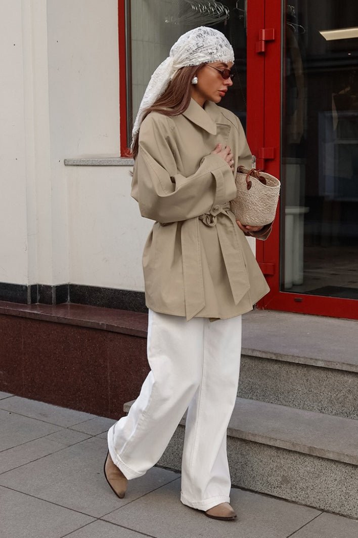 Joanna trenchcoat met ceintuur en wikkelsluiting