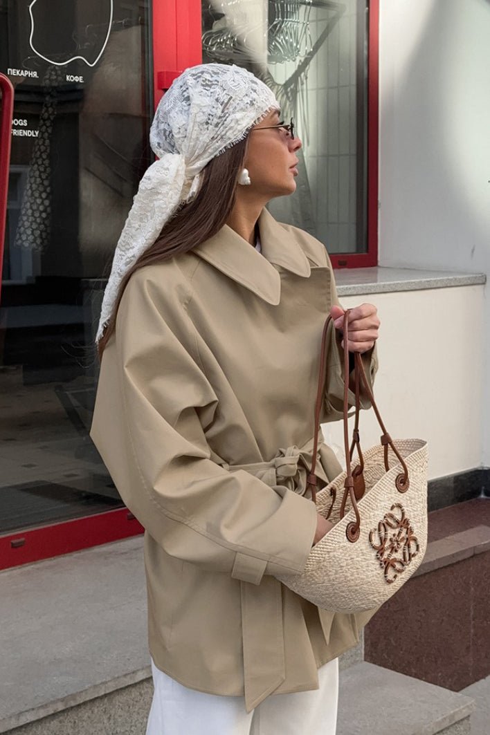 Joanna trenchcoat met ceintuur en wikkelsluiting