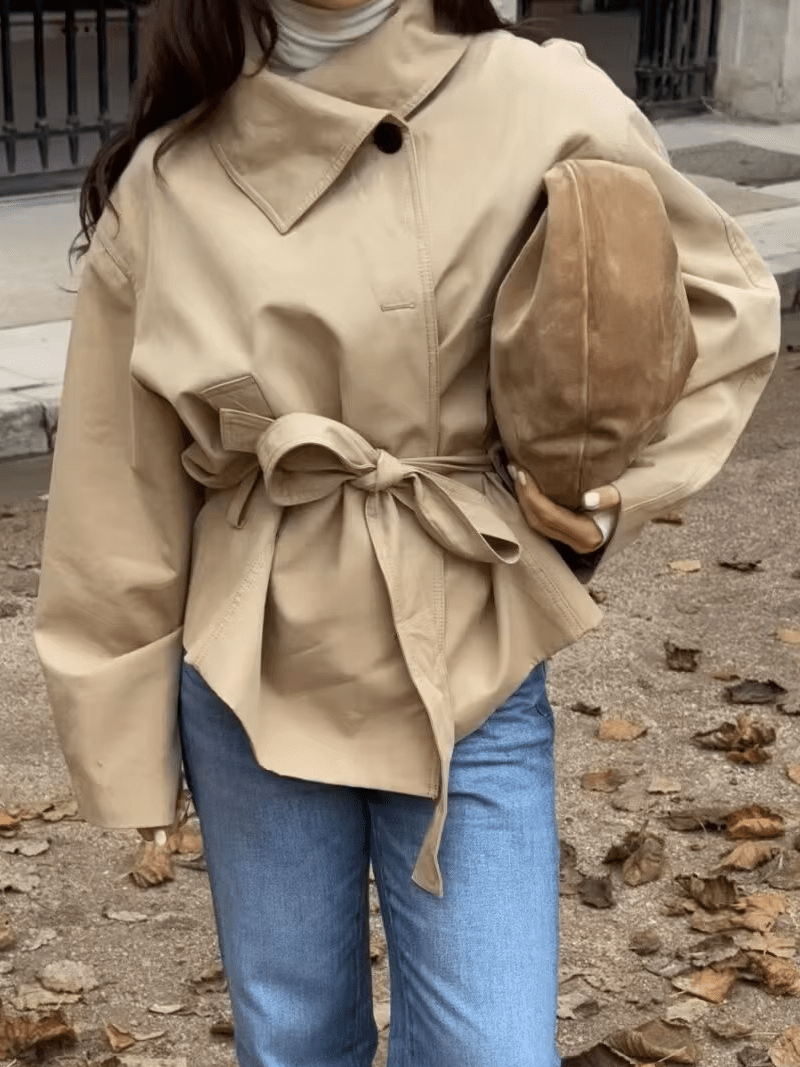 Asymmetrische trenchcoat met ceintuur van Julie