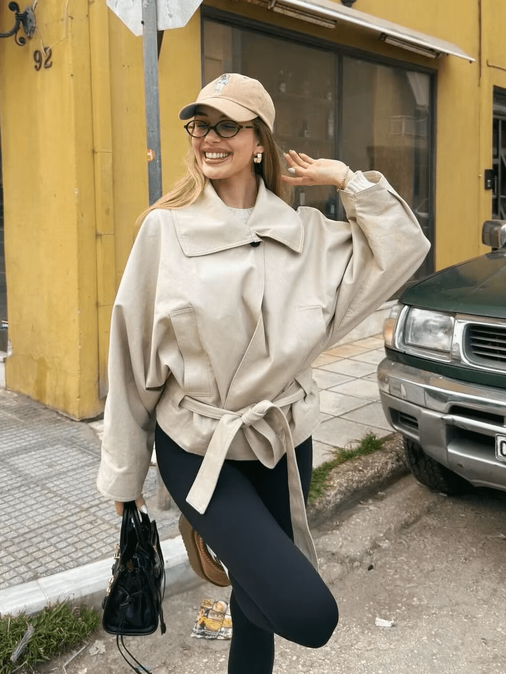 Asymmetrische trenchcoat met ceintuur van Julie