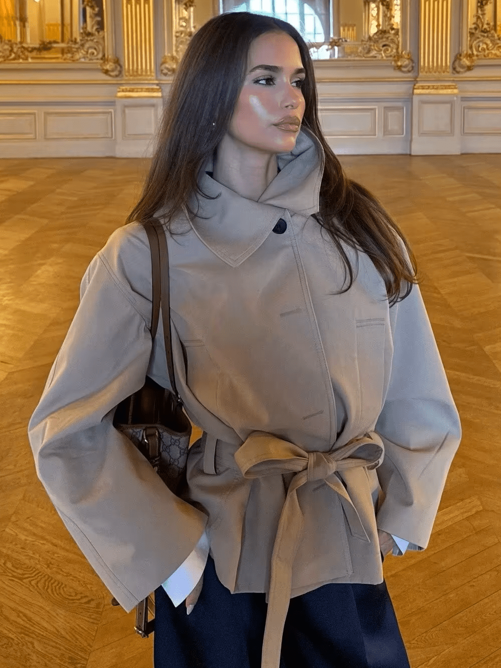 Asymmetrische trenchcoat met ceintuur van Julie