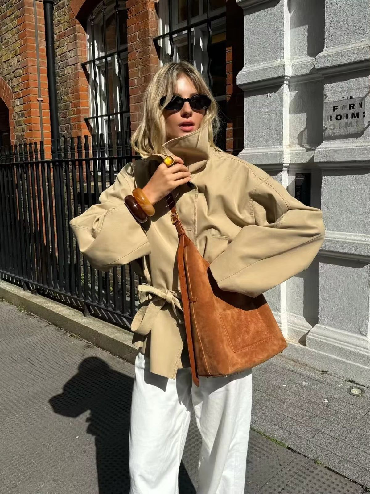 Asymmetrische trenchcoat met ceintuur van Julie