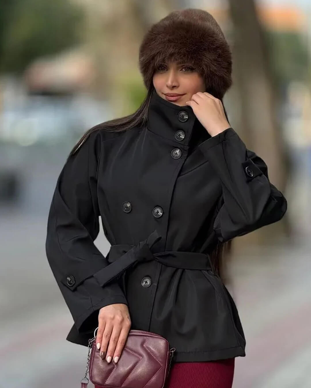 Kara korte trenchcoat met opstaande kraag