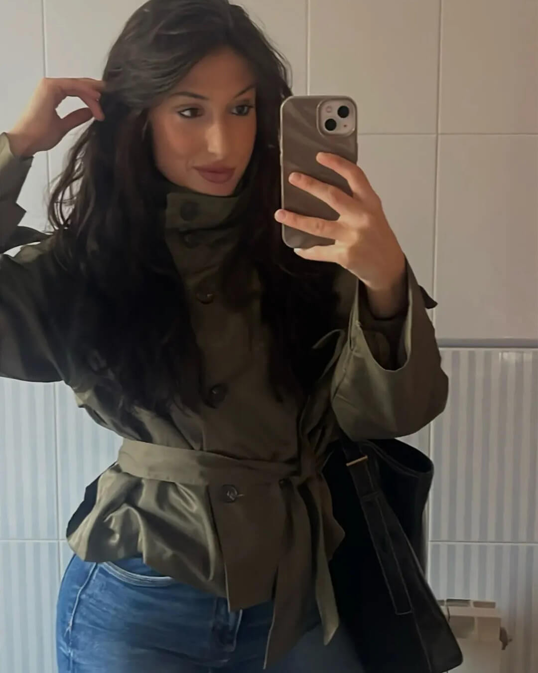 Kara korte trenchcoat met opstaande kraag