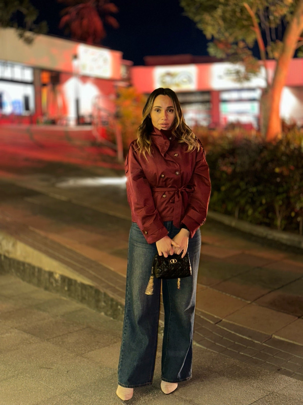 Kara korte trenchcoat met opstaande kraag