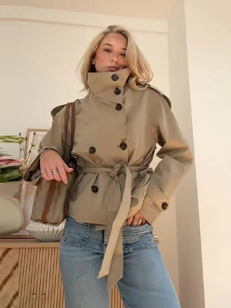 Kara korte trenchcoat met opstaande kraag