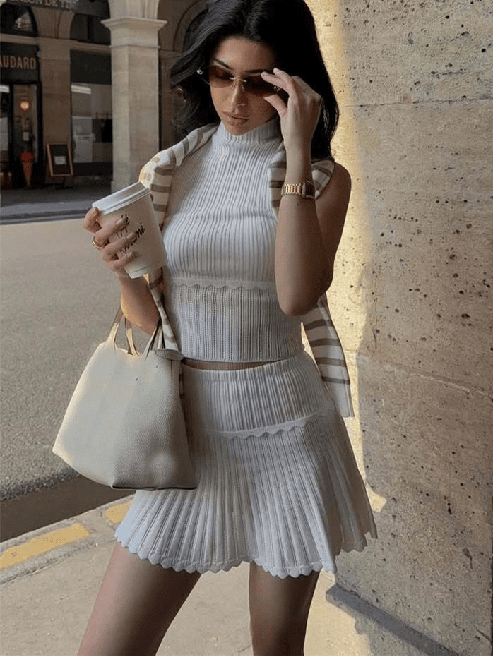 Kelly tweedelige gebreide set met cropped top en geplooide minirok