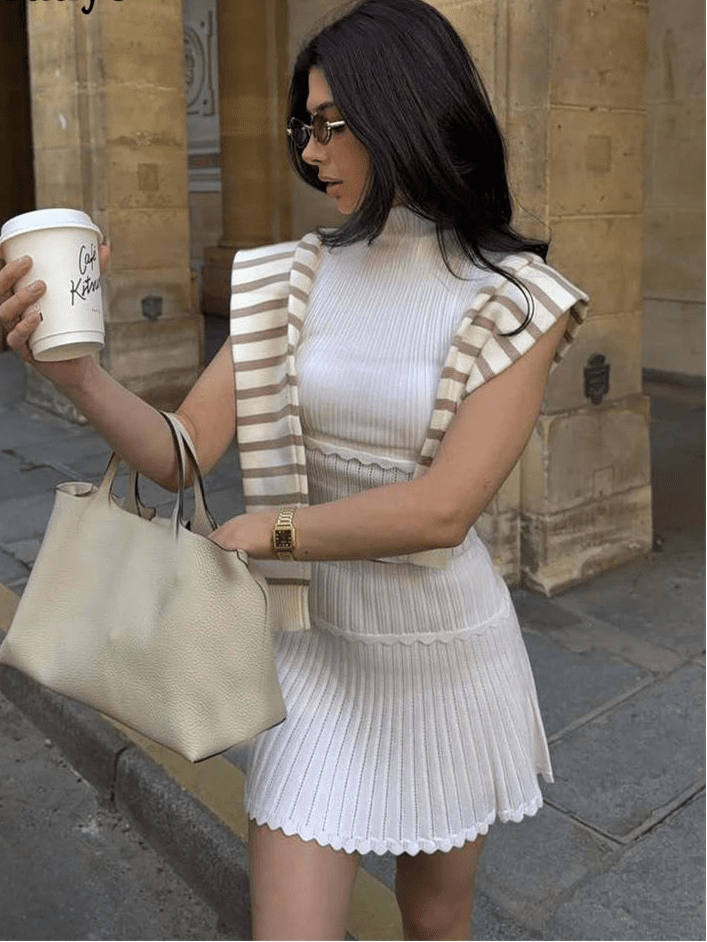 Kelly tweedelige gebreide set met cropped top en geplooide minirok
