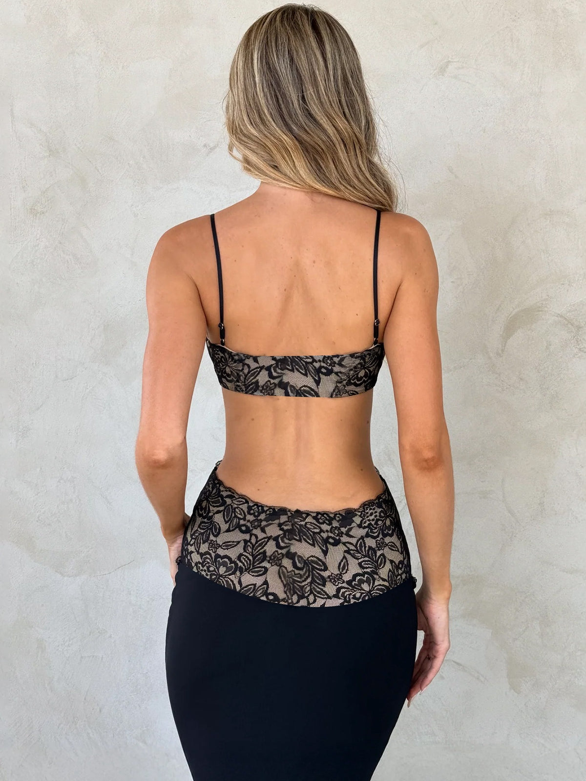 Carys kanten maxi-jurk met cut-outs